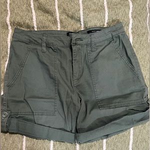 Jones NY | green cargo shorts